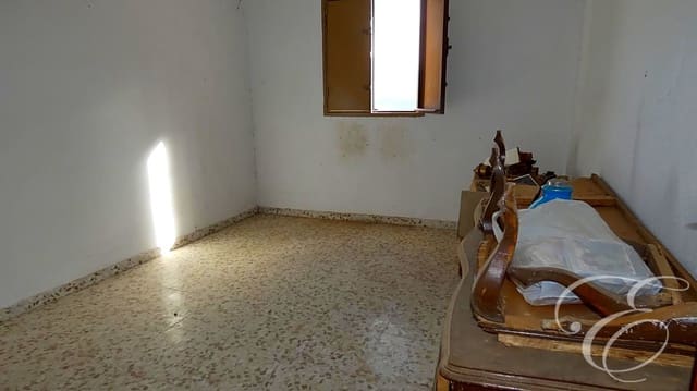 6 slaapkamer Villa te koop in Viñuela - € 158.500 (Ref: 7891136)