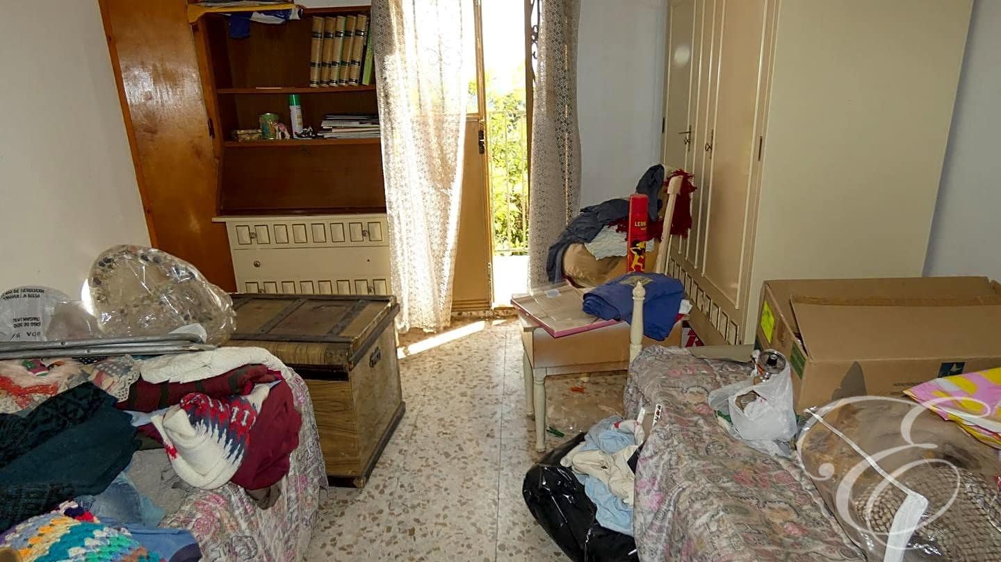 6 slaapkamer Villa te koop in Vinuela - € 158.500 (Ref: 7891136)