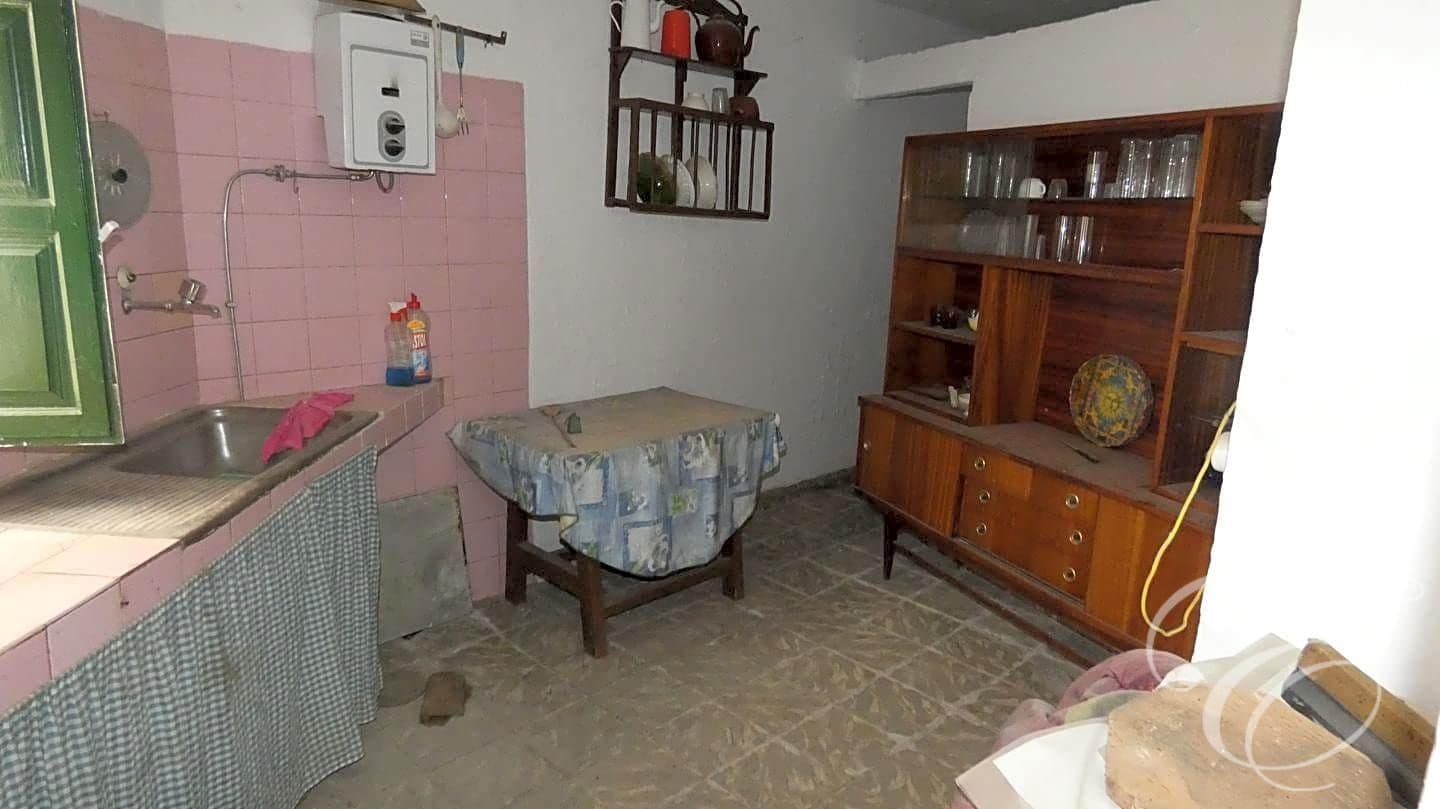 6 slaapkamer Villa te koop in Vinuela - € 158.500 (Ref: 7891136)