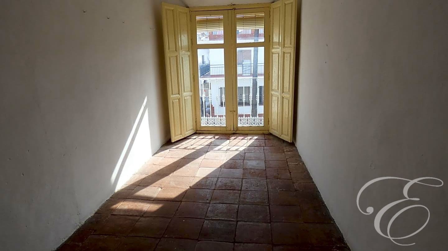 8 bedroom Villa for sale in Periana - € 420,000 (Ref: 7894498)