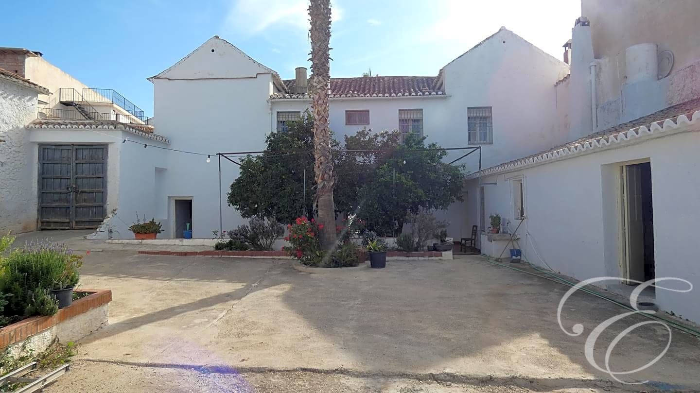 8 bedroom Villa for sale in Periana - € 420,000 (Ref: 7894498)