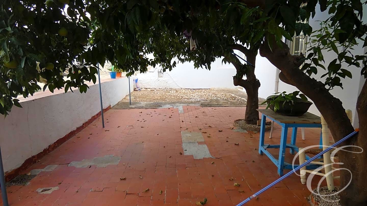 8 bedroom Villa for sale in Periana - € 420,000 (Ref: 7894498)