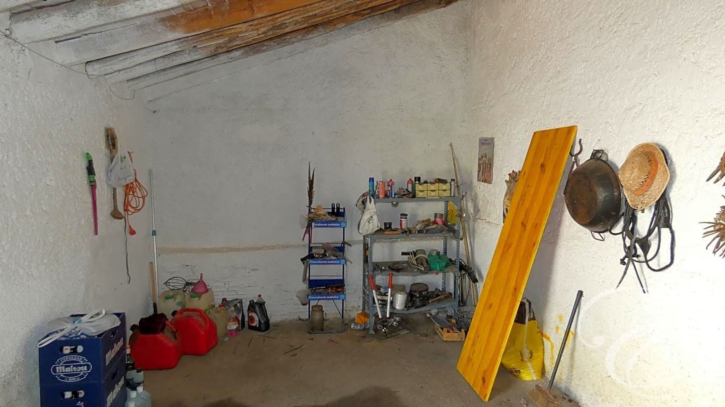 8 bedroom Villa for sale in Periana - € 420,000 (Ref: 7894498)