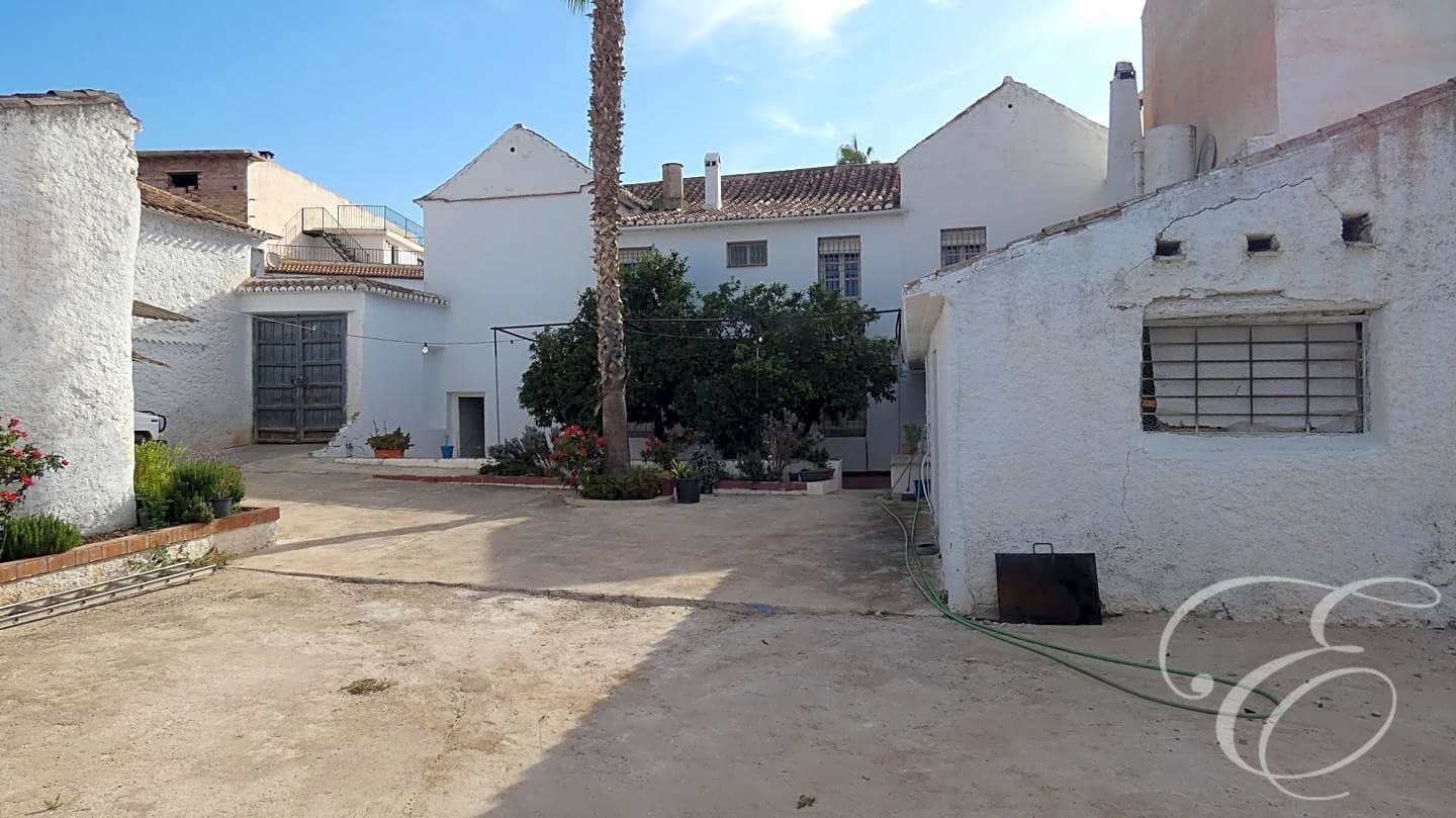 8 bedroom Villa for sale in Periana - € 420,000 (Ref: 7894498)