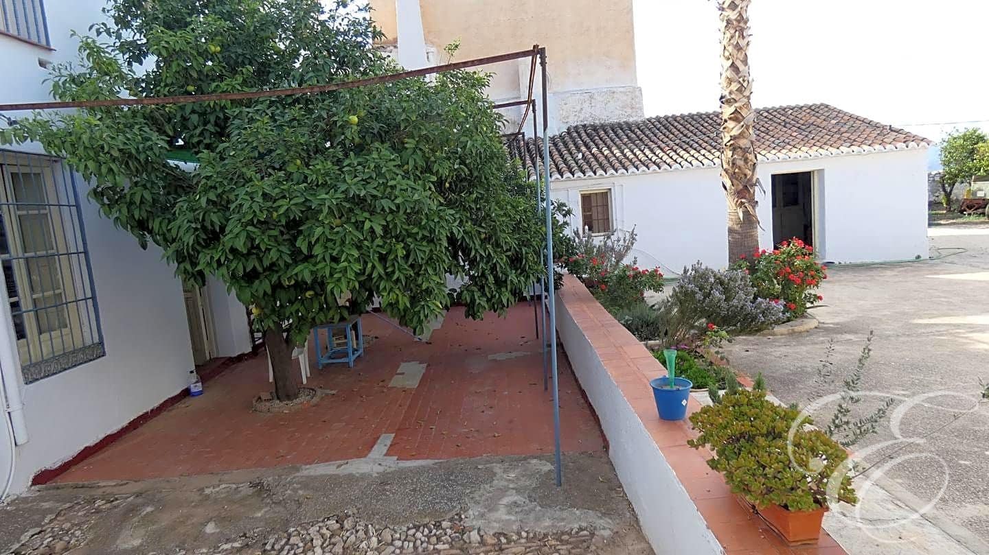 8 bedroom Villa for sale in Periana - € 420,000 (Ref: 7894498)