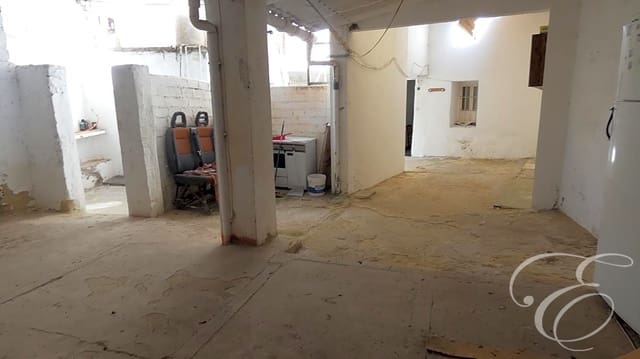 4 slaapkamer Villa te koop in Cuevas de San Marcos - € 65.000 (Ref: 7900575)