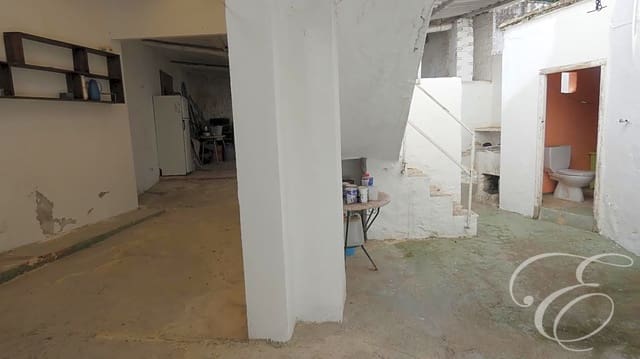 4 slaapkamer Villa te koop in Cuevas de San Marcos - € 65.000 (Ref: 7900575)