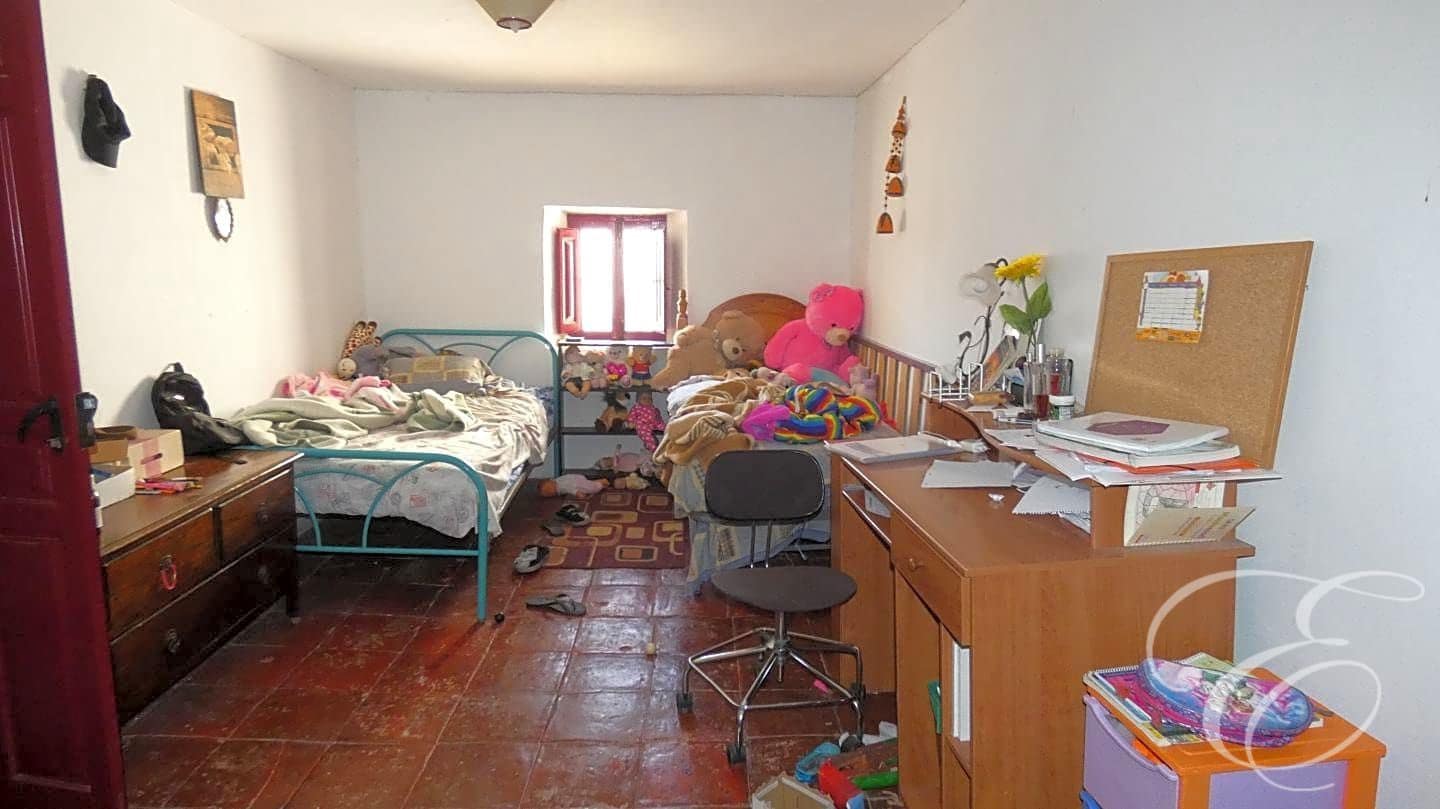 5 soveværelse Villa til salg i Periana med garage - € 66.000 (Ref: 7934332)