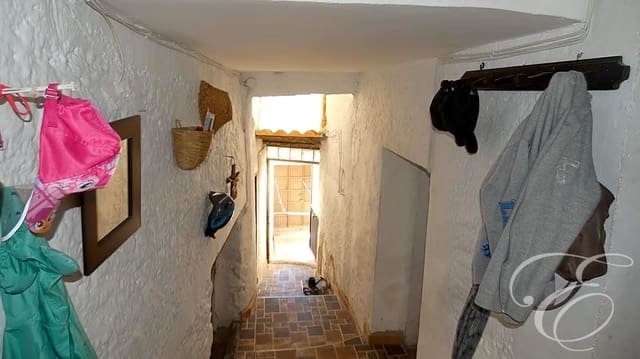 5 slaapkamer Villa te koop in Periana met garage - € 66.000 (Ref: 7934332)