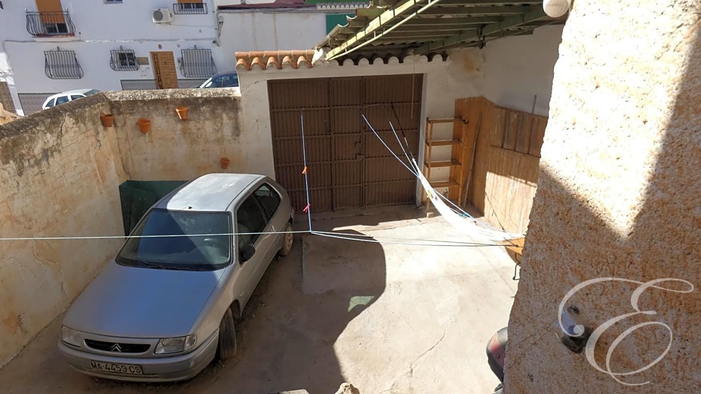 5 soveværelse Villa til salg i Periana med garage - € 66.000 (Ref: 7934332)