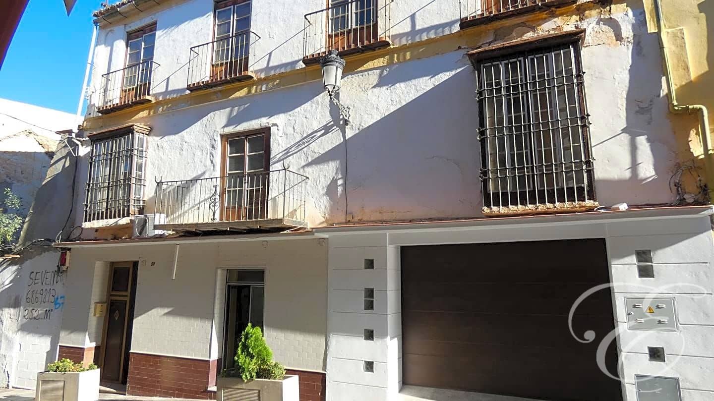 10 slaapkamer Villa te koop in Velez-Malaga - € 180.000 (Ref: 7948328)