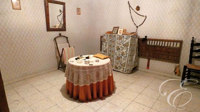 Chalet de 9 habitaciones en Vélez-Málaga en venta con garaje - 350.000 € (Ref: 7952193)