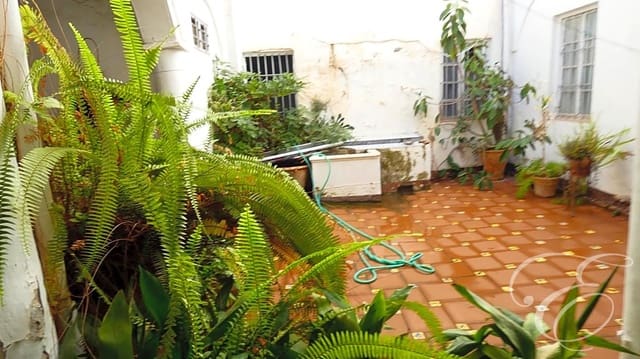 Chalet de 9 habitaciones en Vélez-Málaga en venta con garaje - 350.000 € (Ref: 7952193)