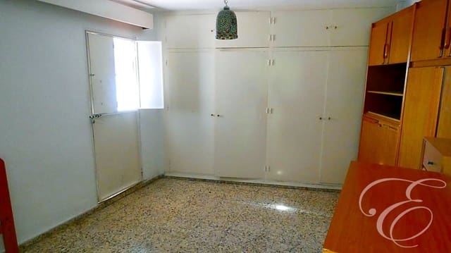 4 slaapkamer Villa te koop in Vélez-Málaga - € 190.000 (Ref: 7955216)
