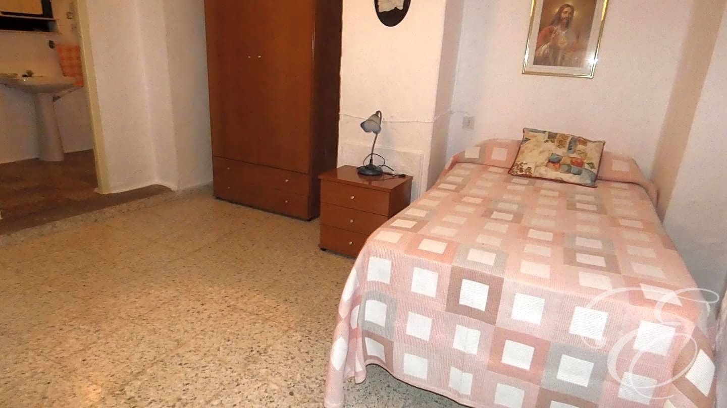 5 soveværelse Villa til salg i Cacin med garage - € 79.000 (Ref: 7992910)