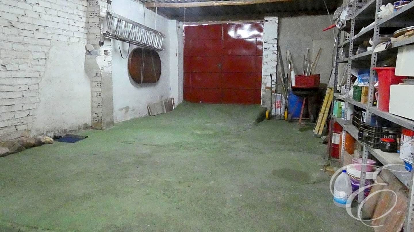 5 soveværelse Villa til salg i Cacin med garage - € 79.000 (Ref: 7992910)