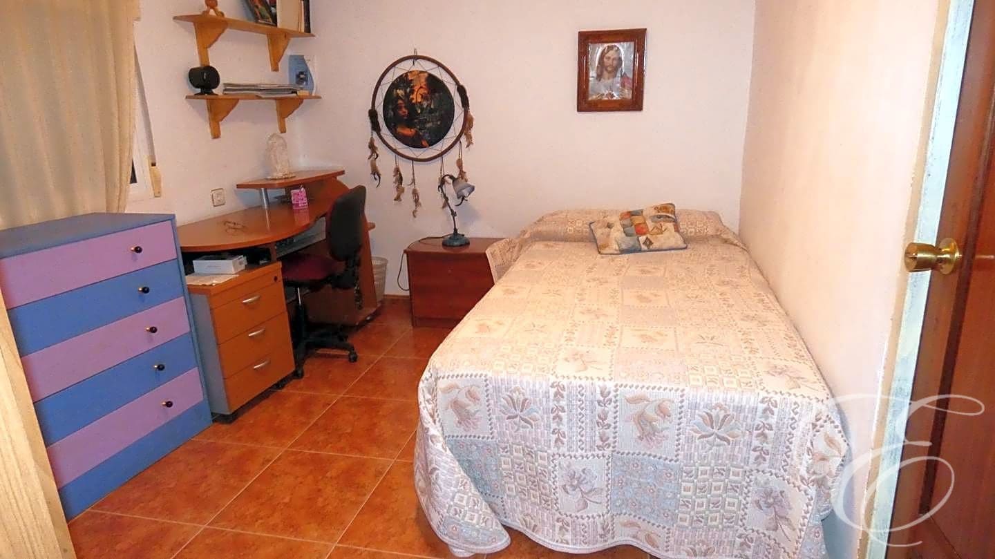 5 soveværelse Villa til salg i Cacin med garage - € 79.000 (Ref: 7992910)