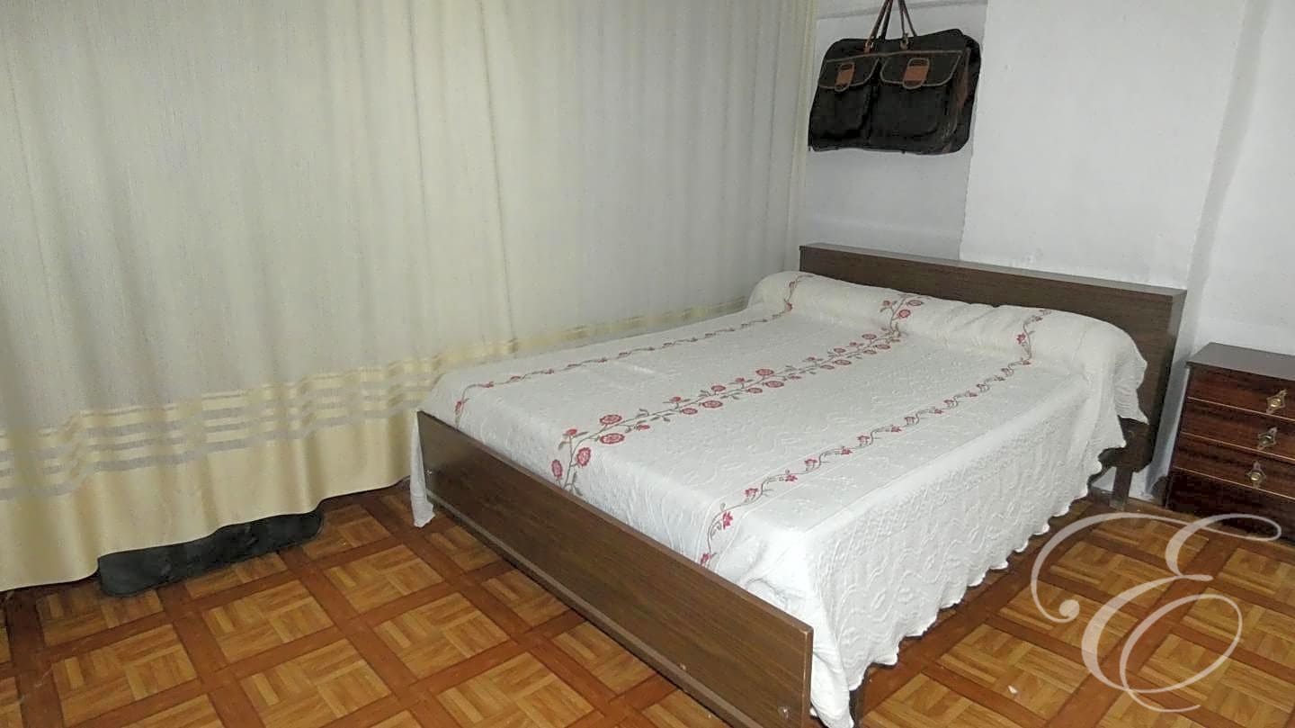 5 soveværelse Villa til salg i Cacin med garage - € 79.000 (Ref: 7992910)