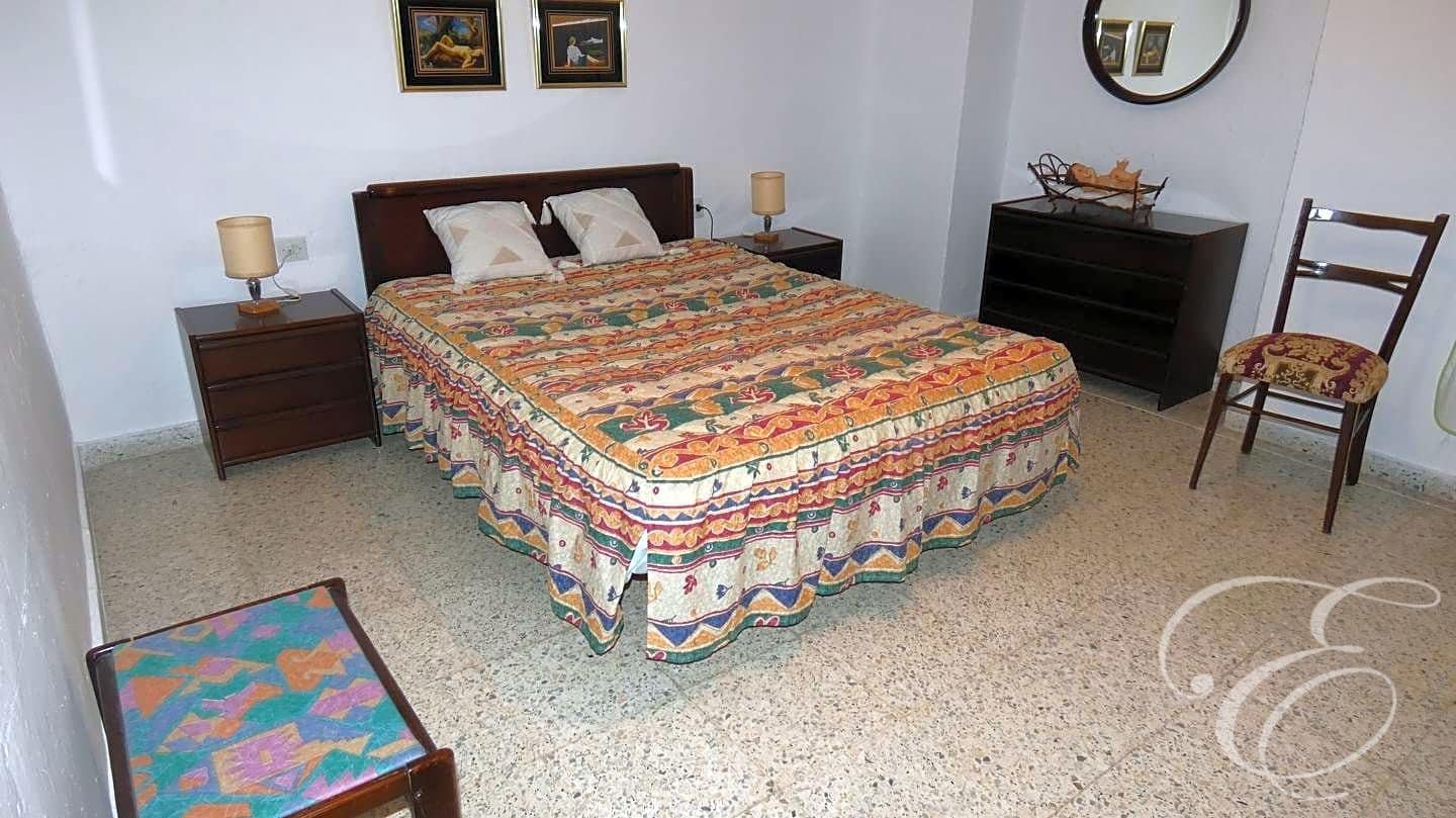 5 soveværelse Villa til salg i Cacin med garage - € 79.000 (Ref: 7992910)