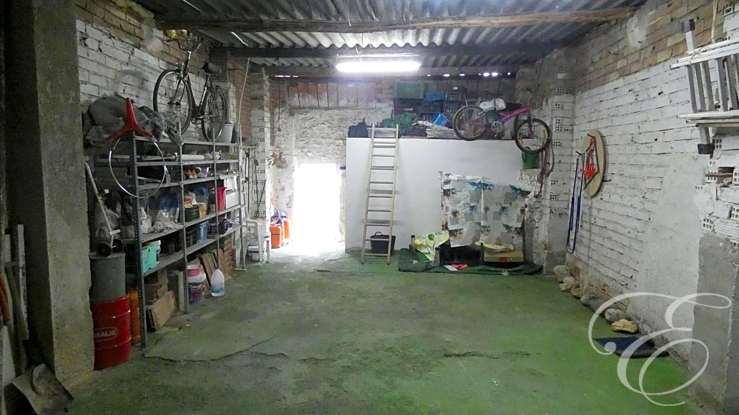 5 soveværelse Villa til salg i Cacin med garage - € 79.000 (Ref: 7992910)