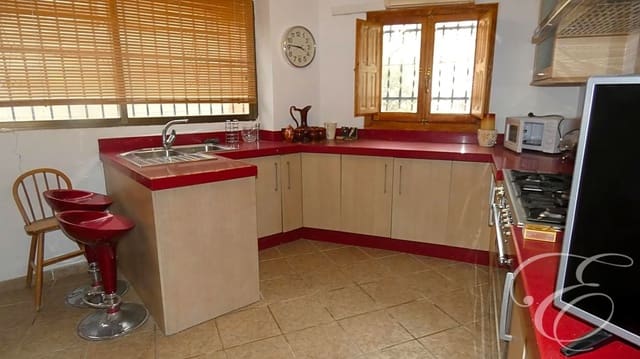 6 soveværelse Villa til salg i Cacín - € 157.000 (Ref: 7994745)