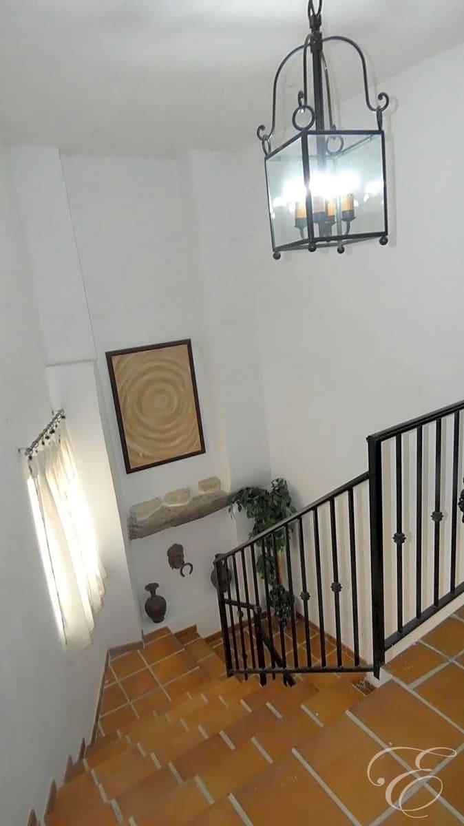 6 soveværelse Villa til salg i Cacin - € 157.000 (Ref: 7994745)