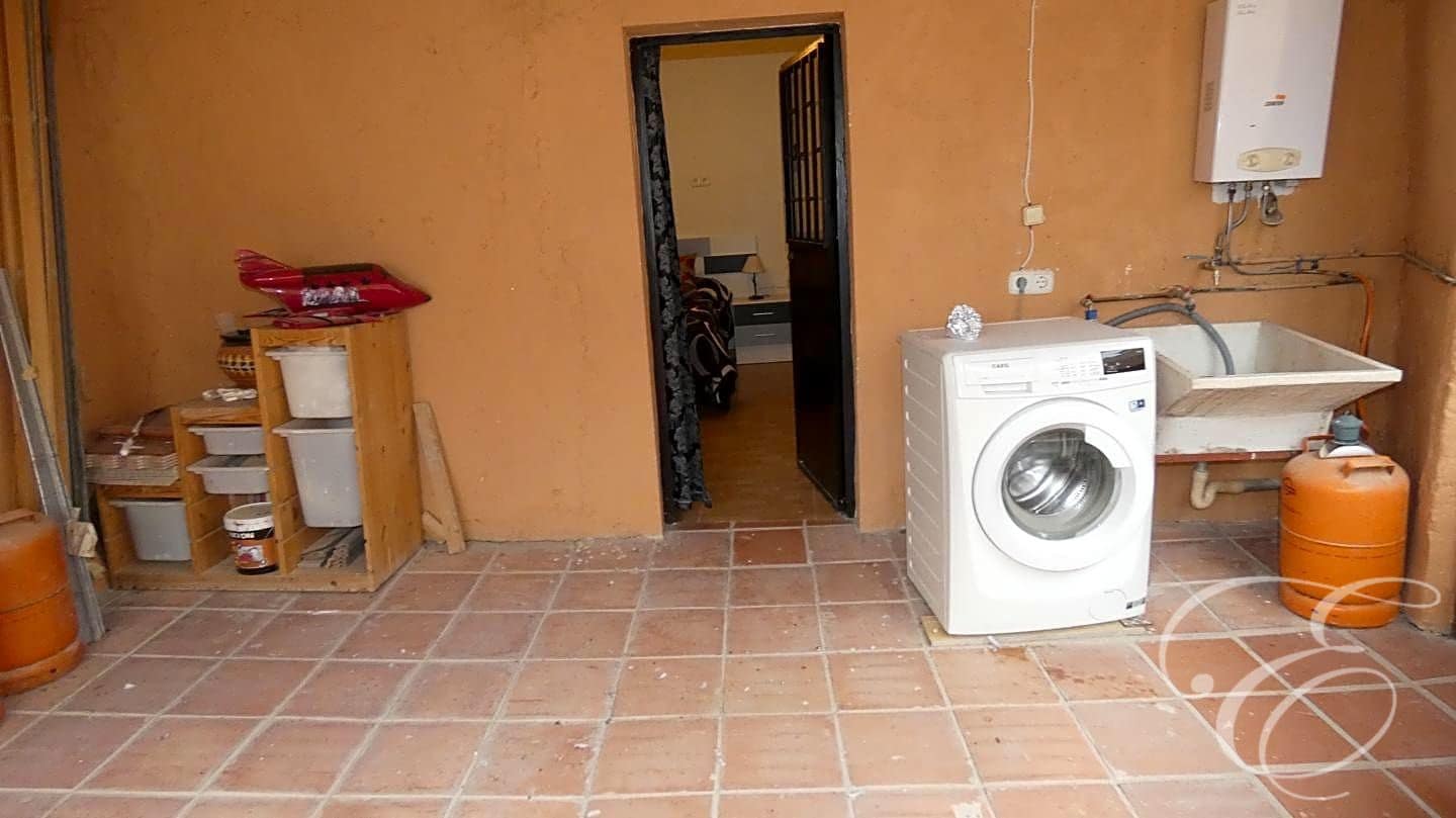 6 soveværelse Villa til salg i Cacin - € 157.000 (Ref: 7994745)