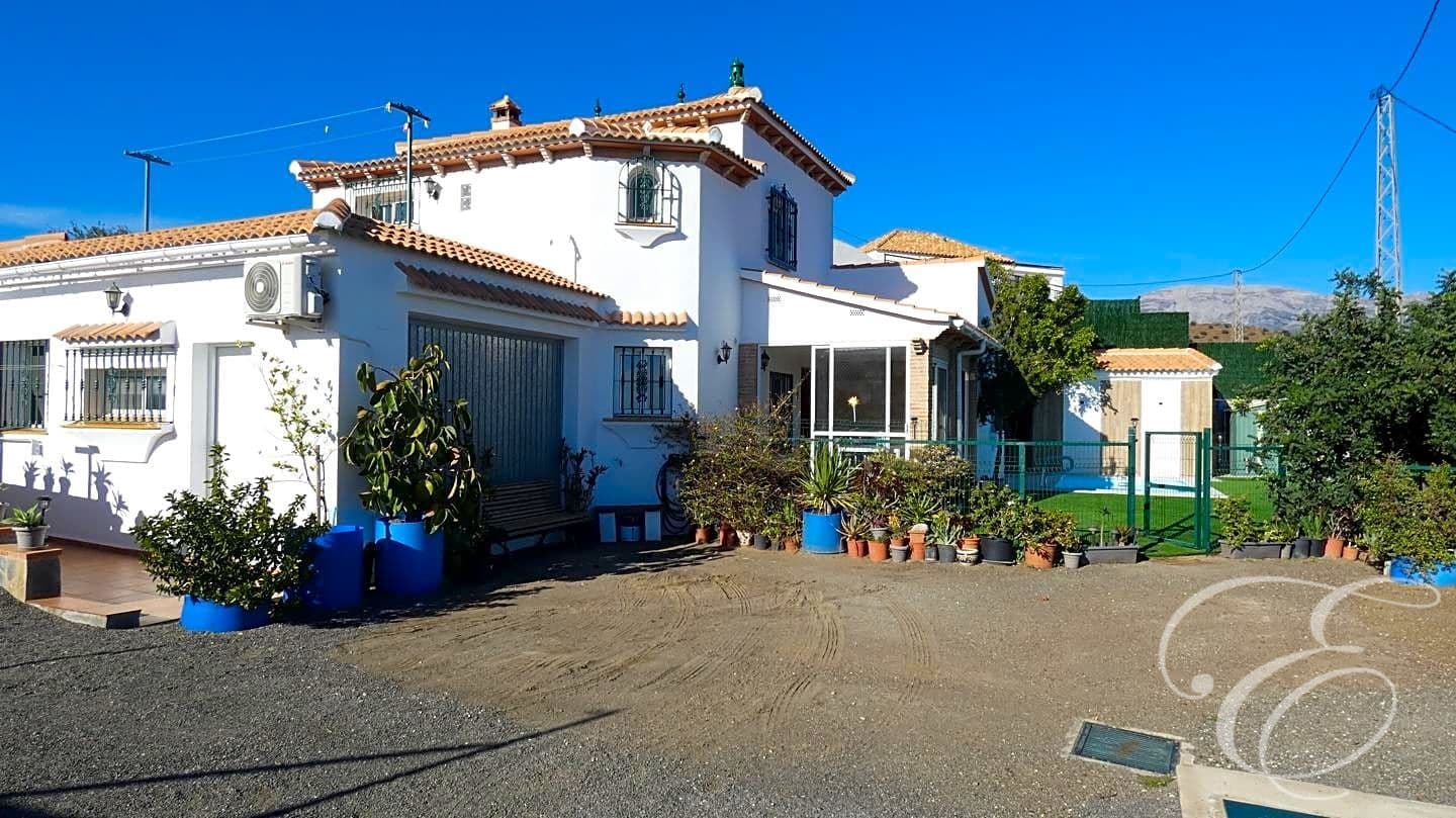 4 soveværelse Villa til salg i Arenas de Velez med swimmingpool garage - € 398.000 (Ref: 7996915)