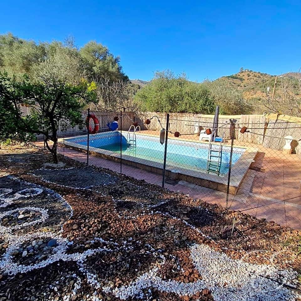 3 soveværelse Finca/Landehus til salg i Comares med swimmingpool - € 199.950 (Ref: 8013464)