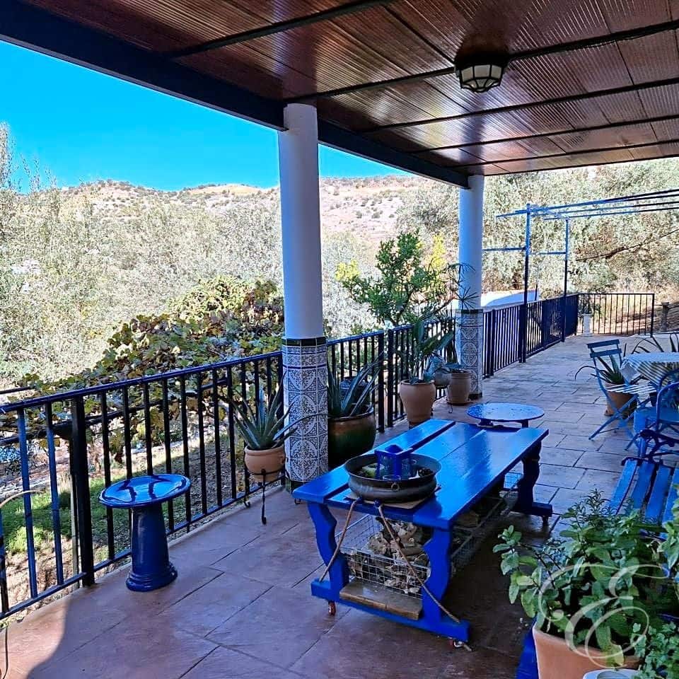 3 soveværelse Finca/Landehus til salg i Comares med swimmingpool - € 199.950 (Ref: 8013464)