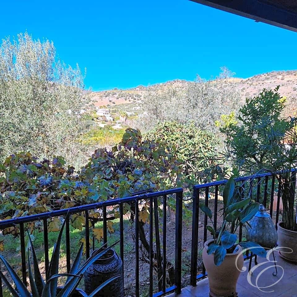 3 soveværelse Finca/Landehus til salg i Comares med swimmingpool - € 199.950 (Ref: 8013464)