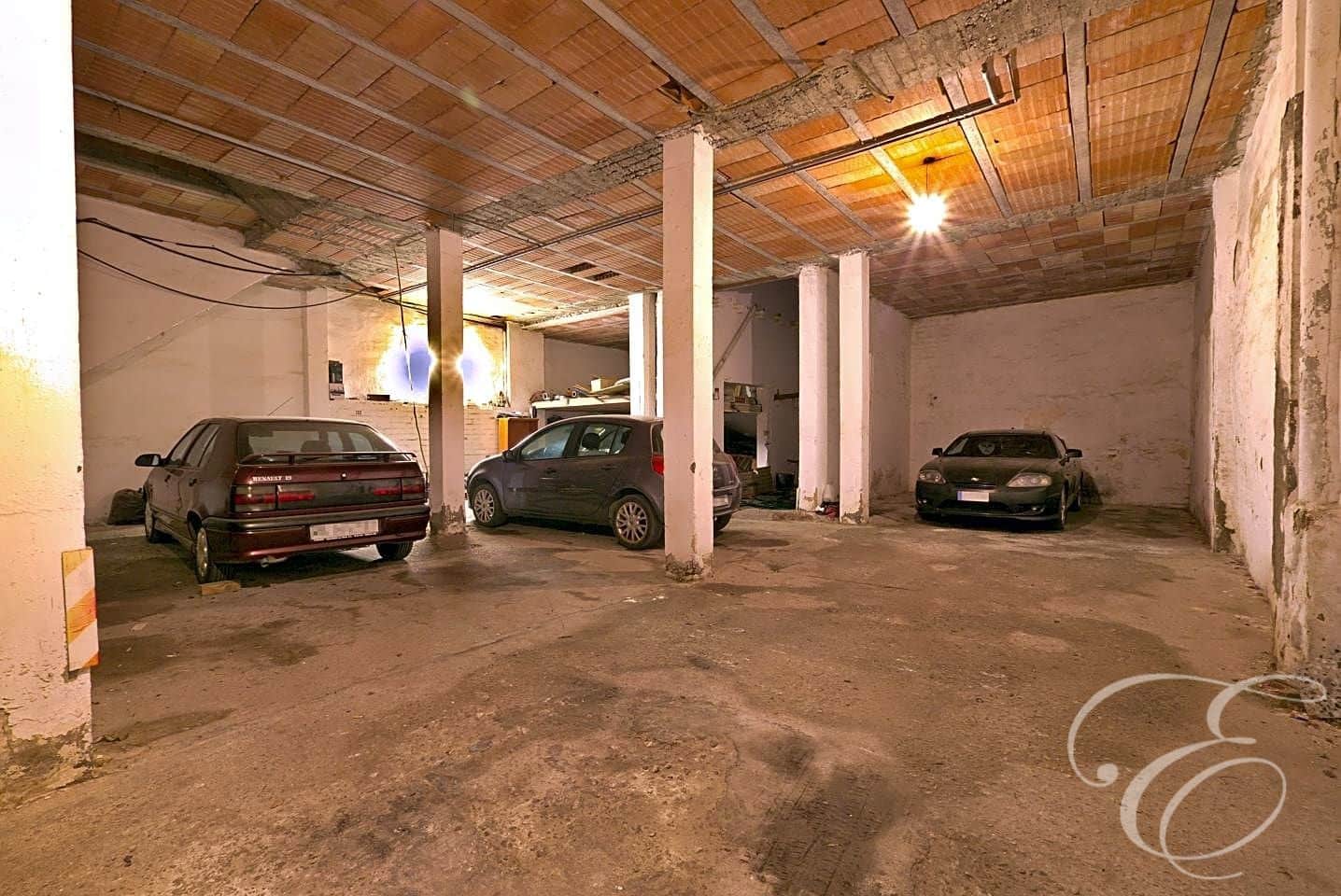 4 soveværelse Villa til salg i Velez-Malaga med garage - € 210.000 (Ref: 8016233)