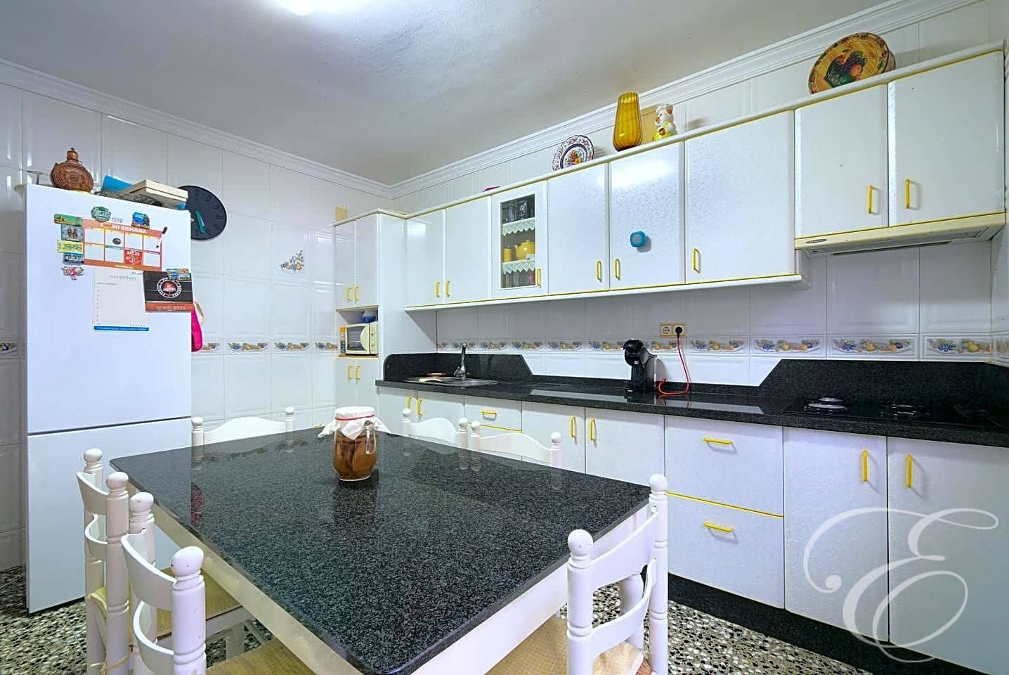 4 soveværelse Villa til salg i Velez-Malaga med garage - € 210.000 (Ref: 8016233)