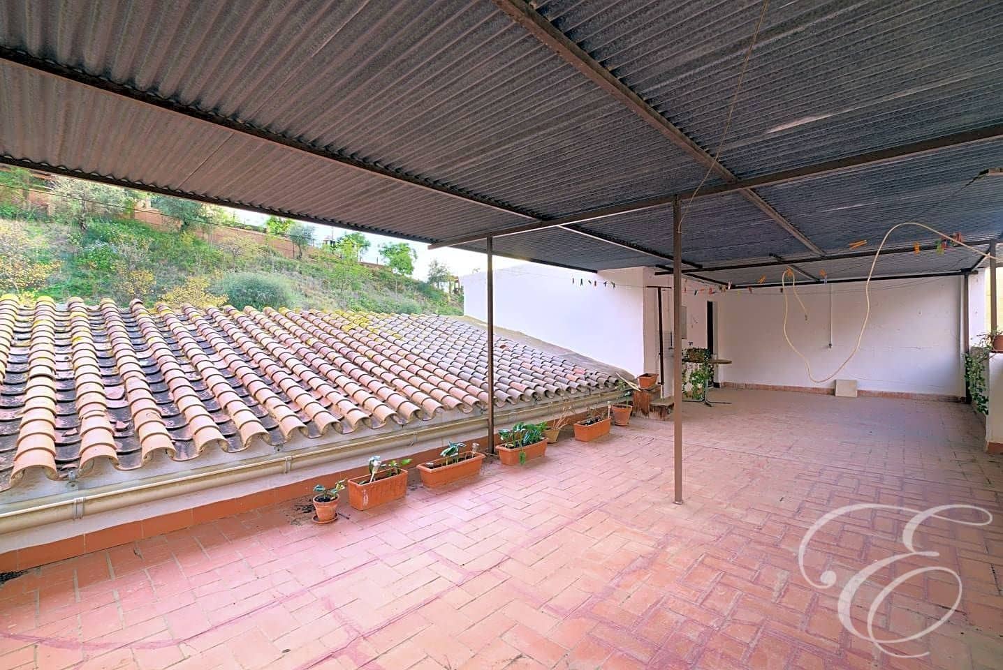 4 soveværelse Villa til salg i Velez-Malaga med garage - € 210.000 (Ref: 8016233)