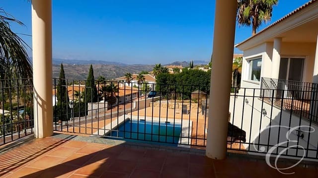 4 soverom Villa til salgs i Periana med svømmebasseng garasje - € 699 000 (Ref: 8068723)