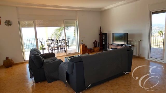 4 soverom Villa til salgs i Periana med svømmebasseng garasje - € 699 000 (Ref: 8068723)