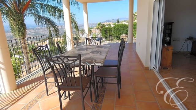 4 soverom Villa til salgs i Periana med svømmebasseng garasje - € 699 000 (Ref: 8068723)