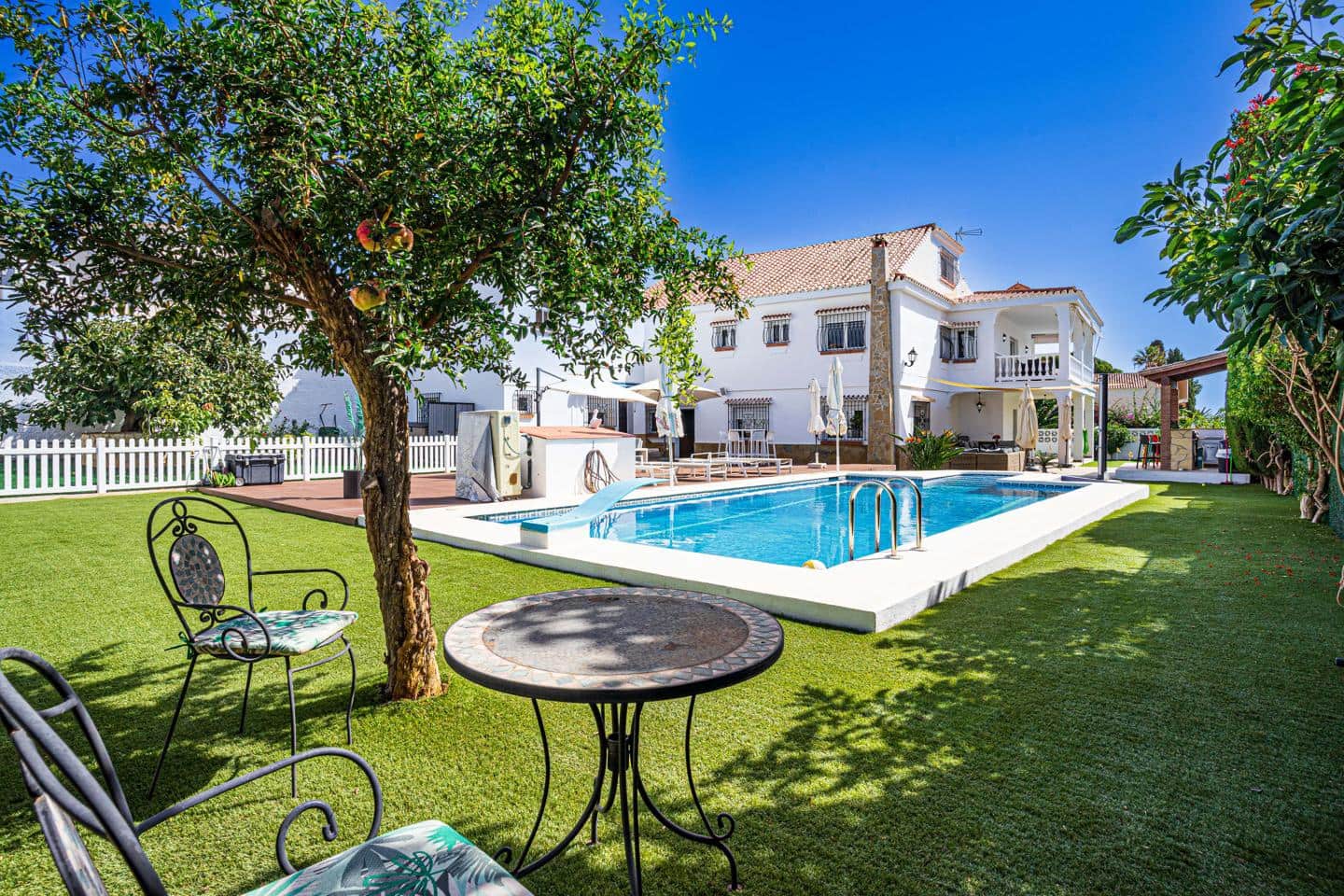 6 chambre Villa/Maison à vendre à Caleta de Velez avec piscine garage - 1 100 000 € (Ref: 8088844)