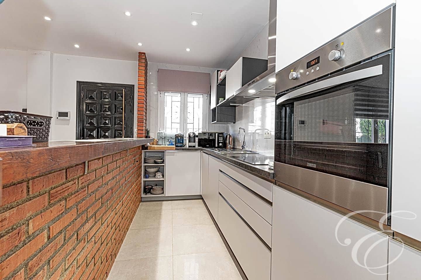 6 chambre Villa/Maison à vendre à Caleta de Velez avec piscine garage - 1 100 000 € (Ref: 8088844)