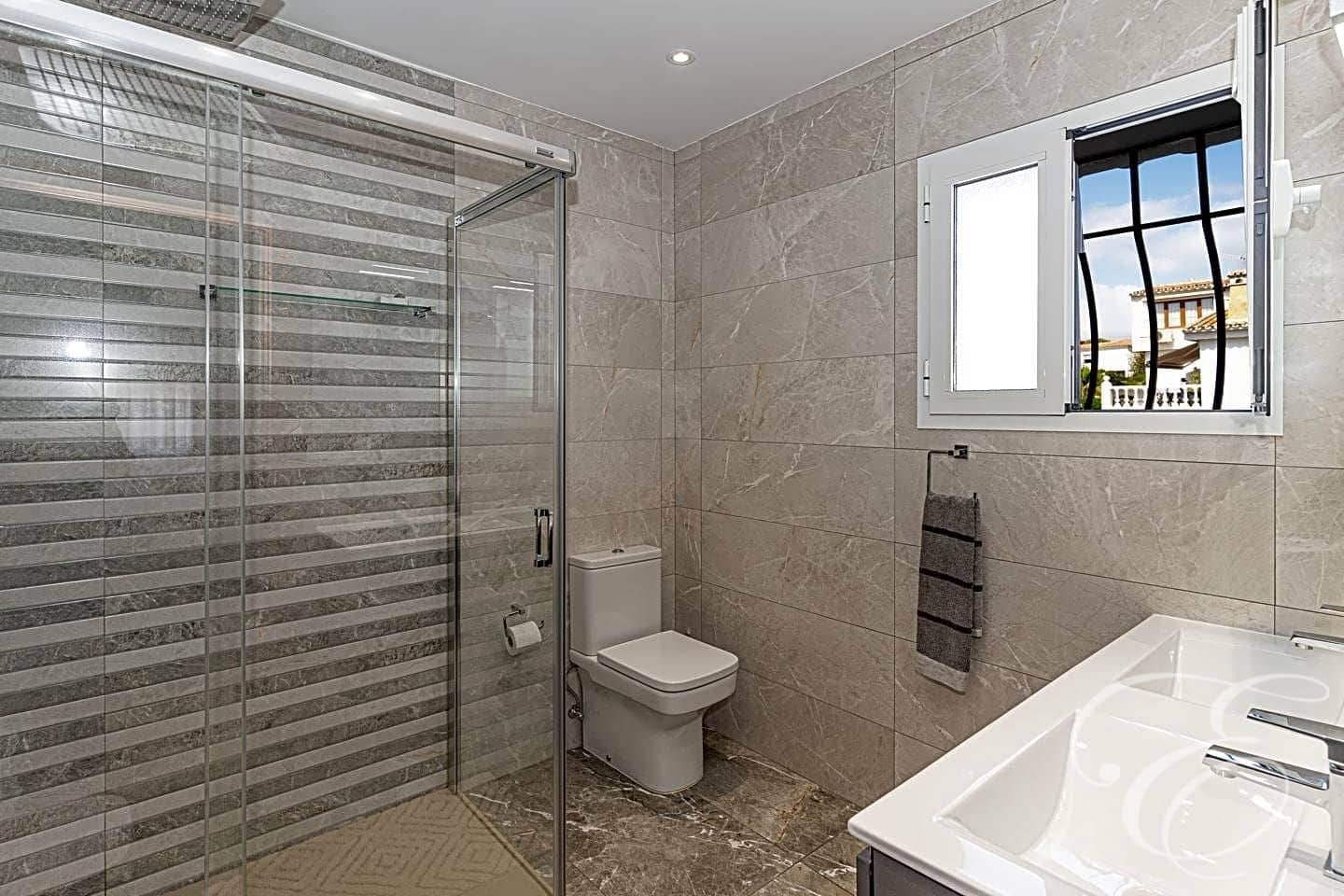 6 chambre Villa/Maison à vendre à Caleta de Velez avec piscine garage - 1 100 000 € (Ref: 8088844)