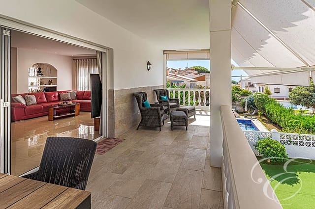 6 soveværelse Villa til salg i Caleta de Vélez, Vélez-Málaga med swimmingpool garage - € 1.100.000 (Ref: 8088844)