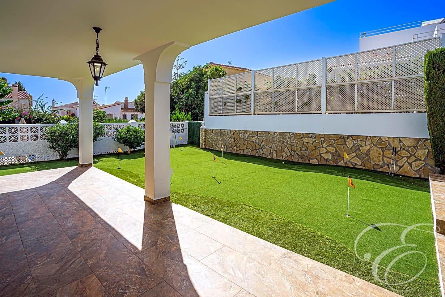 6 chambre Villa/Maison à vendre à Caleta de Velez avec piscine garage - 1 100 000 € (Ref: 8088844)