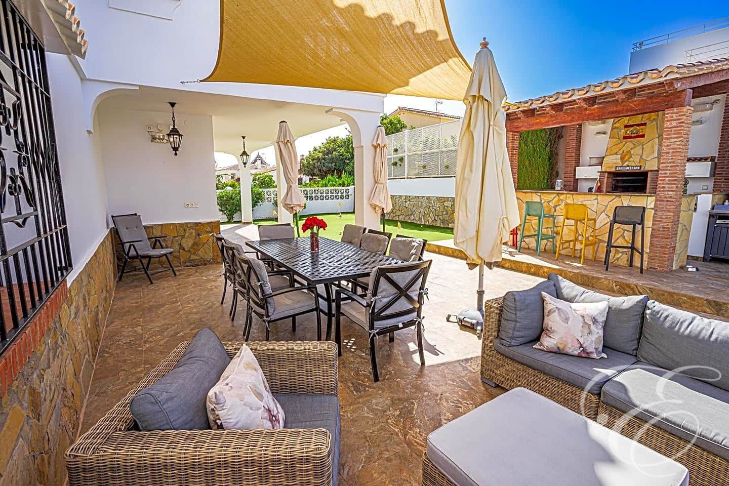 6 chambre Villa/Maison à vendre à Caleta de Velez avec piscine garage - 1 100 000 € (Ref: 8088844)