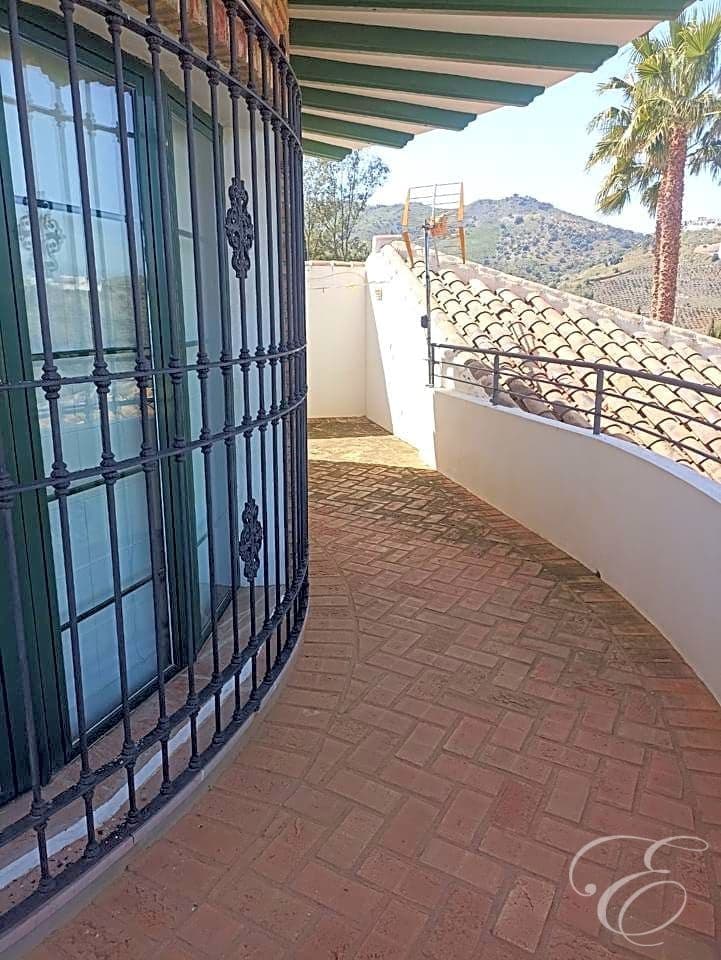 6 soveværelse Villa til salg i Vinuela med swimmingpool garage - € 980.000 (Ref: 8173715)