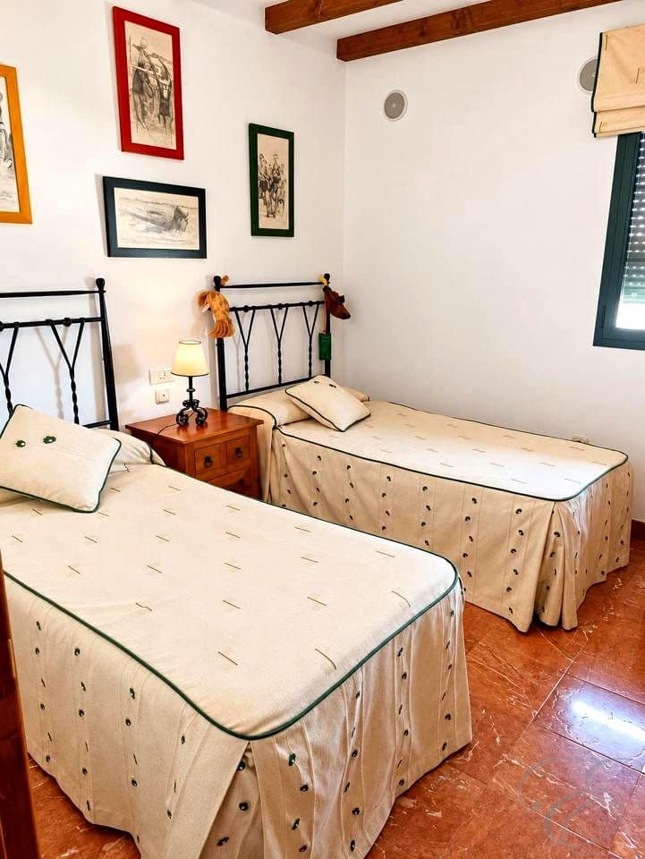 6 bedroom Villa for sale in Vinuela with pool garage - € 835,000 (Ref: 8173715)