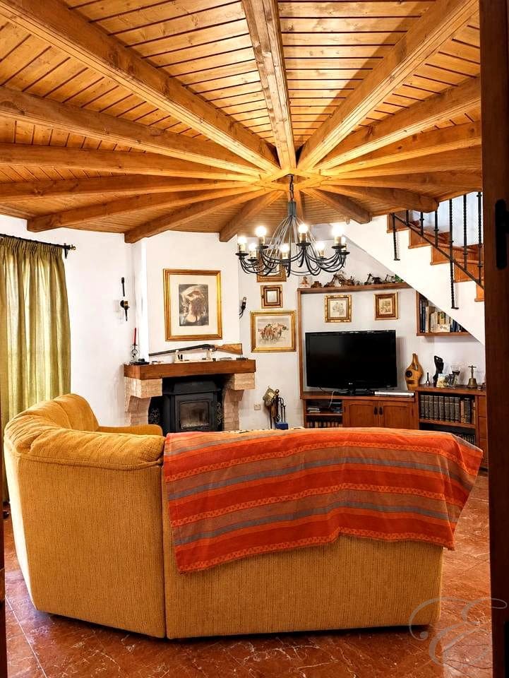 6 bedroom Villa for sale in Vinuela with pool garage - € 835,000 (Ref: 8173715)