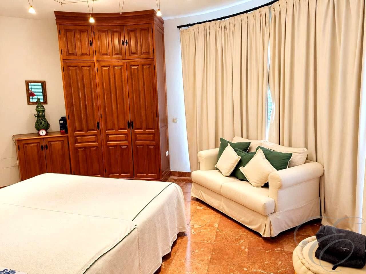 6 bedroom Villa for sale in Vinuela with pool garage - € 835,000 (Ref: 8173715)