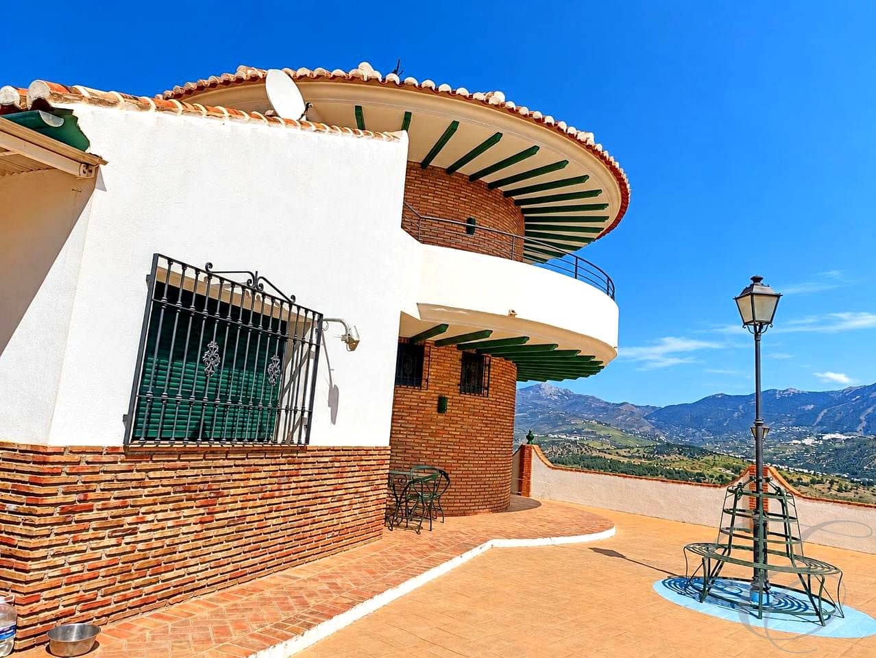 6 bedroom Villa for sale in Vinuela with pool garage - € 835,000 (Ref: 8173715)