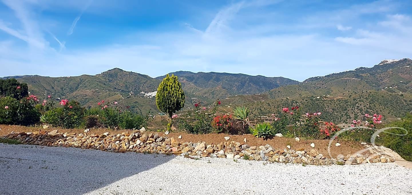 2 soveværelse Finca/Landehus til salg i Benamargosa med garage - € 180.000 (Ref: 8273545)