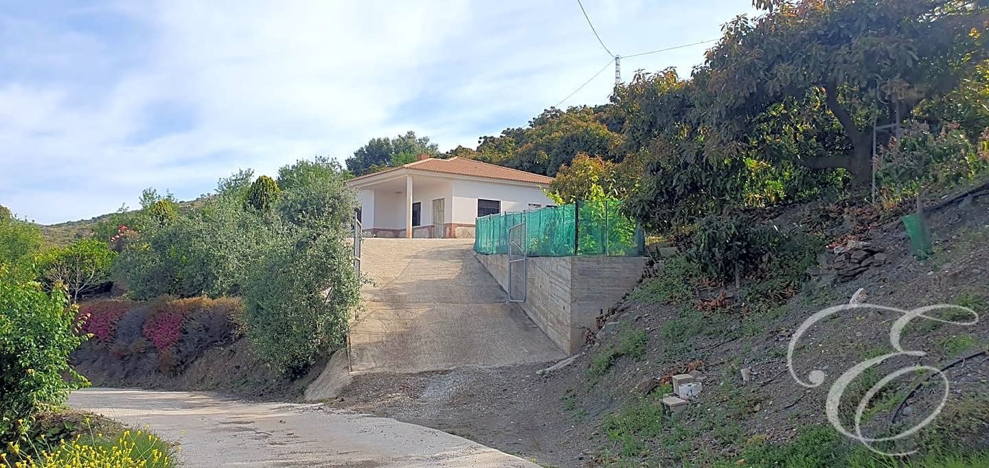 2 soveværelse Finca/Landehus til salg i Benamargosa med garage - € 180.000 (Ref: 8273545)